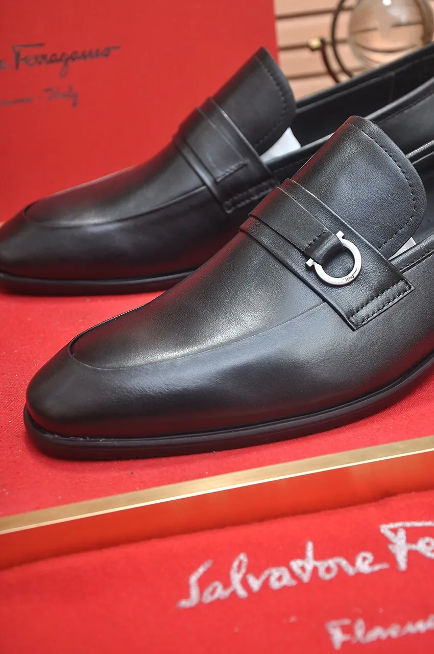 Men's shoes 💰520💶【Ferragamo/Ferragamo】The latest model in the counter. Original imported high-quality cowhide with open sides + imported 🐂 water-dyed cowhide lining + original luxury metal buckle + original combination outsole. No pressure for comparison. 38--45 (45 is custom-made and cannot be returned or exchanged)